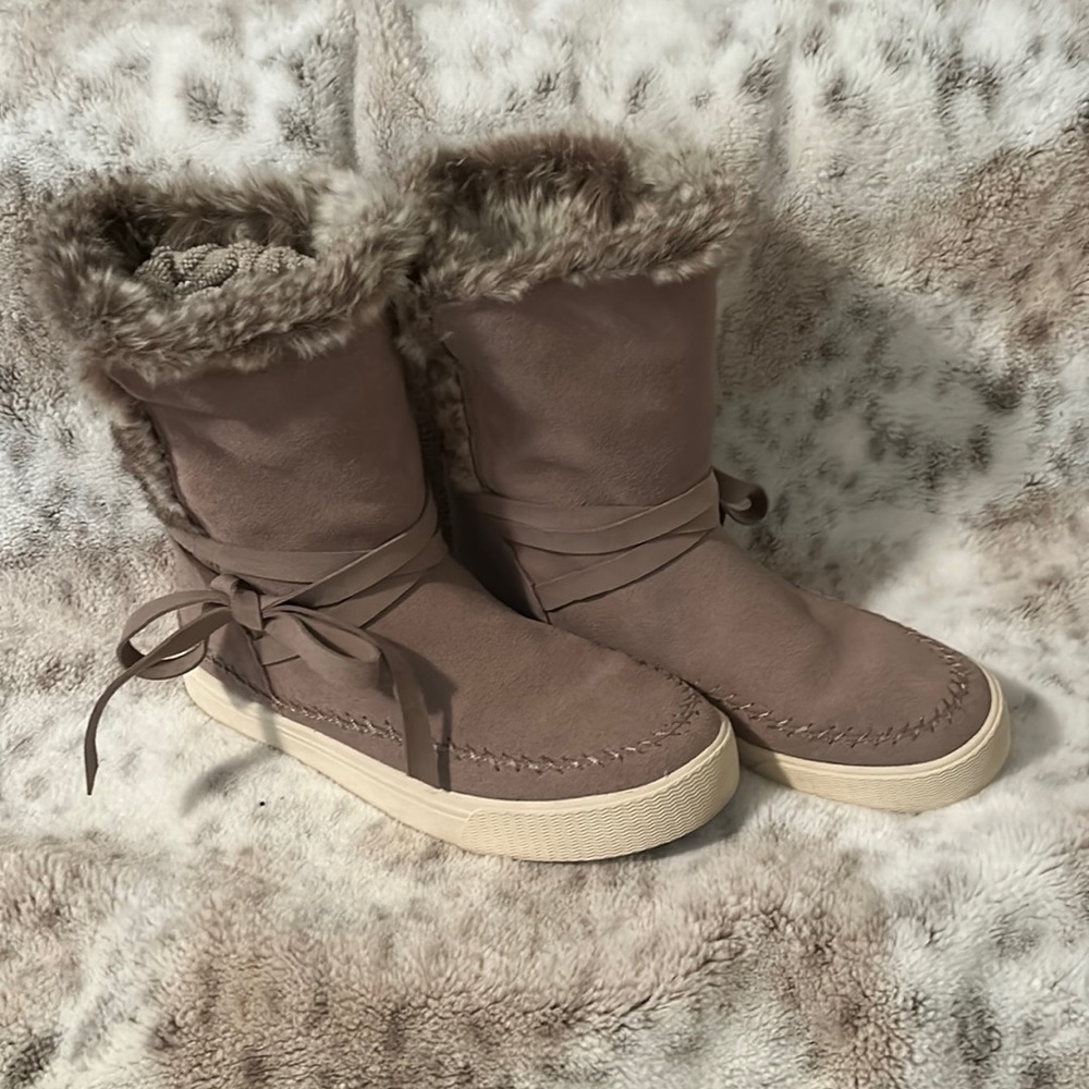 TOMS suede boots with rubber soles size 7
